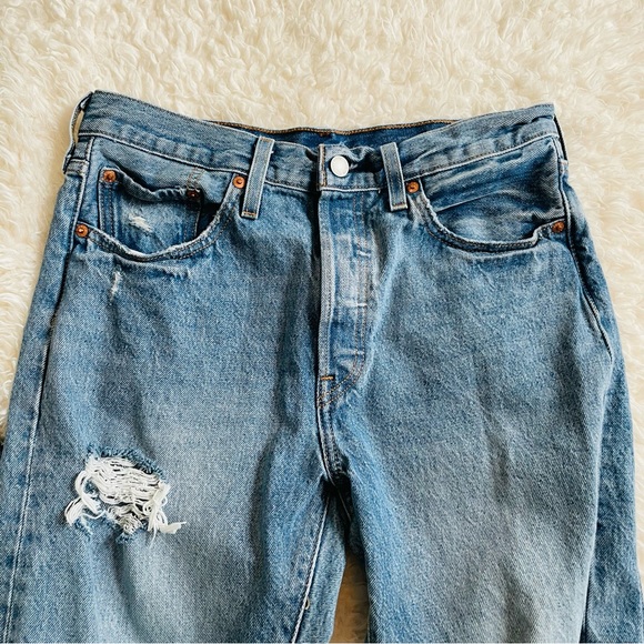 Levi's Women's Blue Distressed Jeans - Picture 10 of 16